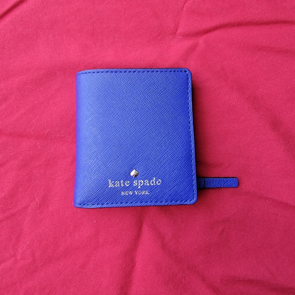 FLASH SALE Kate Spade NY compact wallet